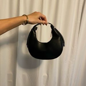 Half Moon Shoulder Bag Black